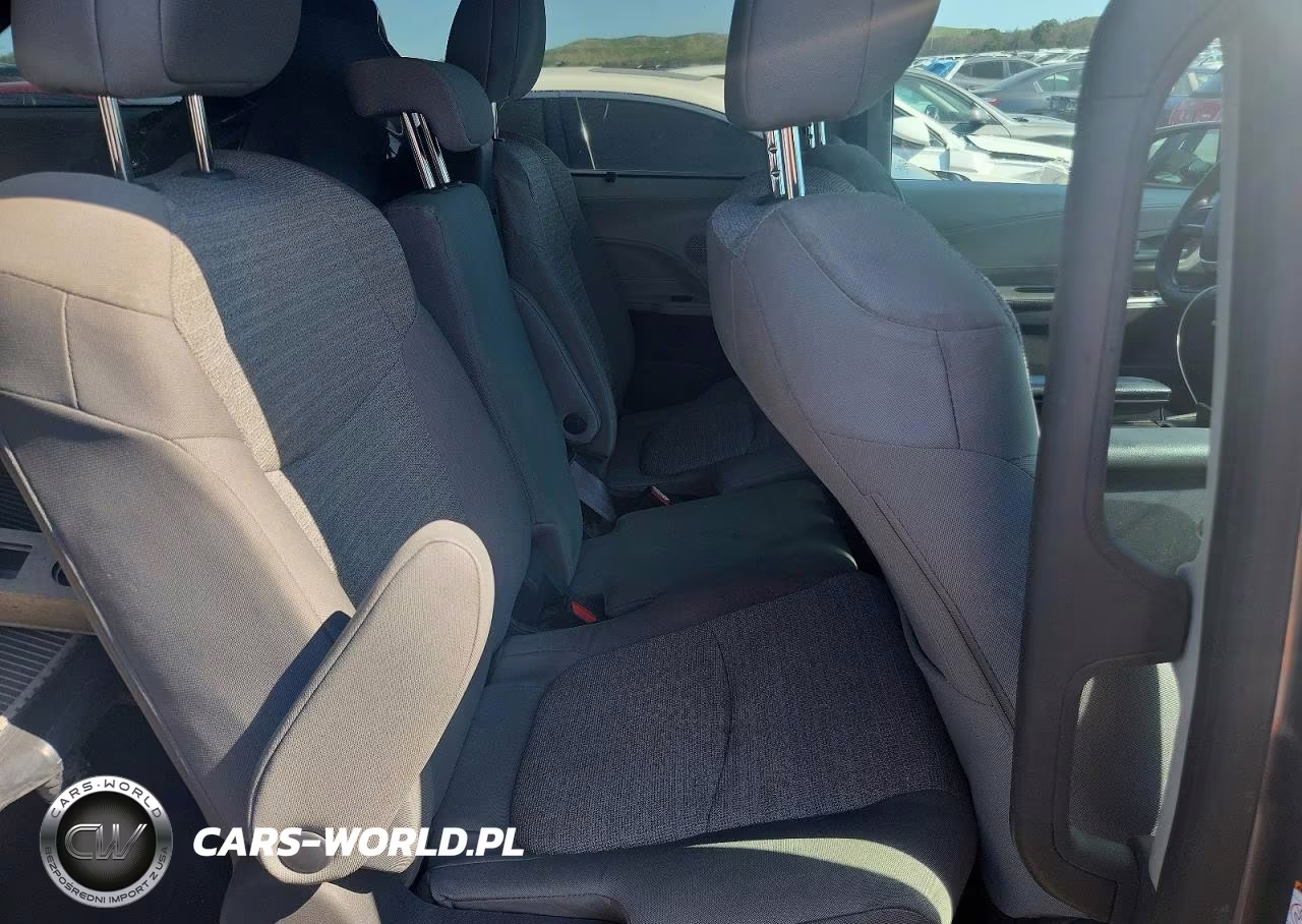2021 Toyota Sienna Le VIN:5TDKSKFC5MS032025 - 11