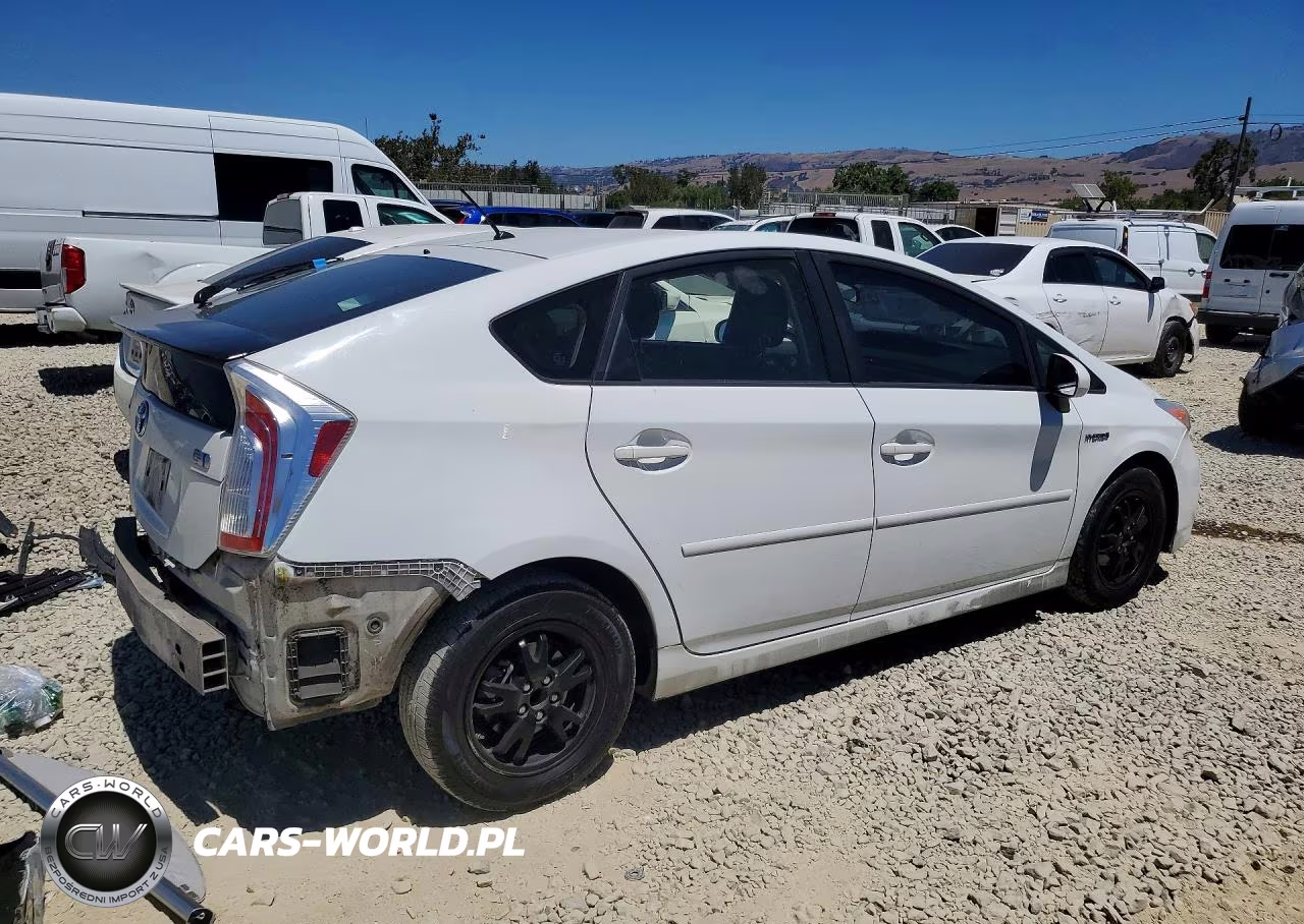 2014 Toyota Prius Two VIN:JTDKN3DU2E1752292 - 3
