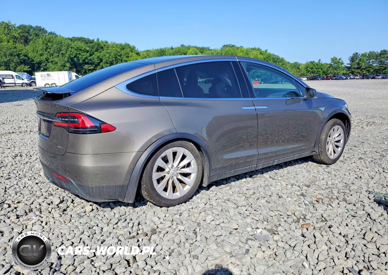 2016 Tesla Model X VIN:5YJXCBE28GF011111 - 3