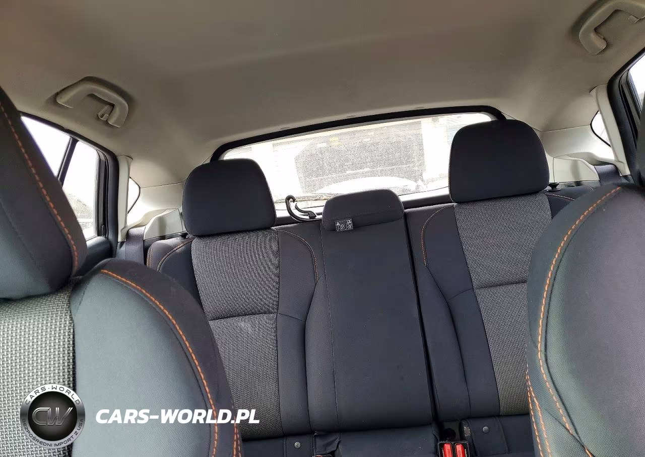 2018 Subaru Crosstrek Premium VIN:JF2GTABC4J8205537 - 10