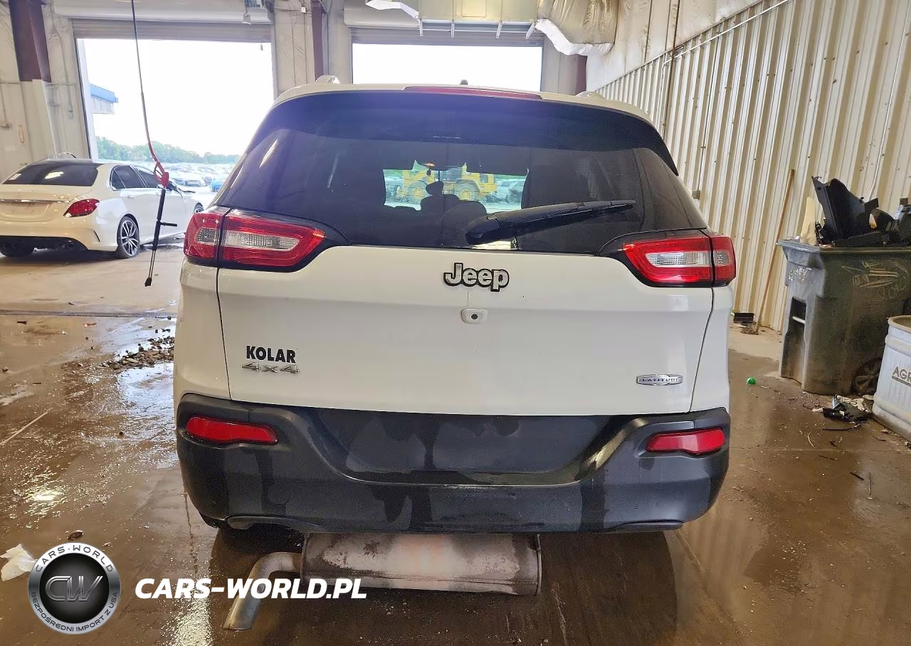 2016 Jeep Cherokee Latitude VIN:1C4PJMCB8GW196986 - 6