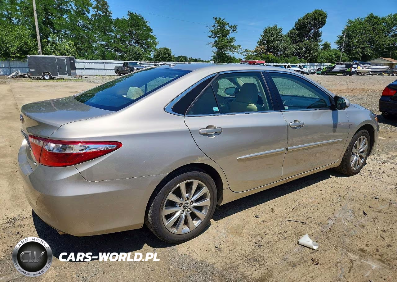 2017 Toyota Camry Xle VIN:4T1BF1FK7HU694045 - 3