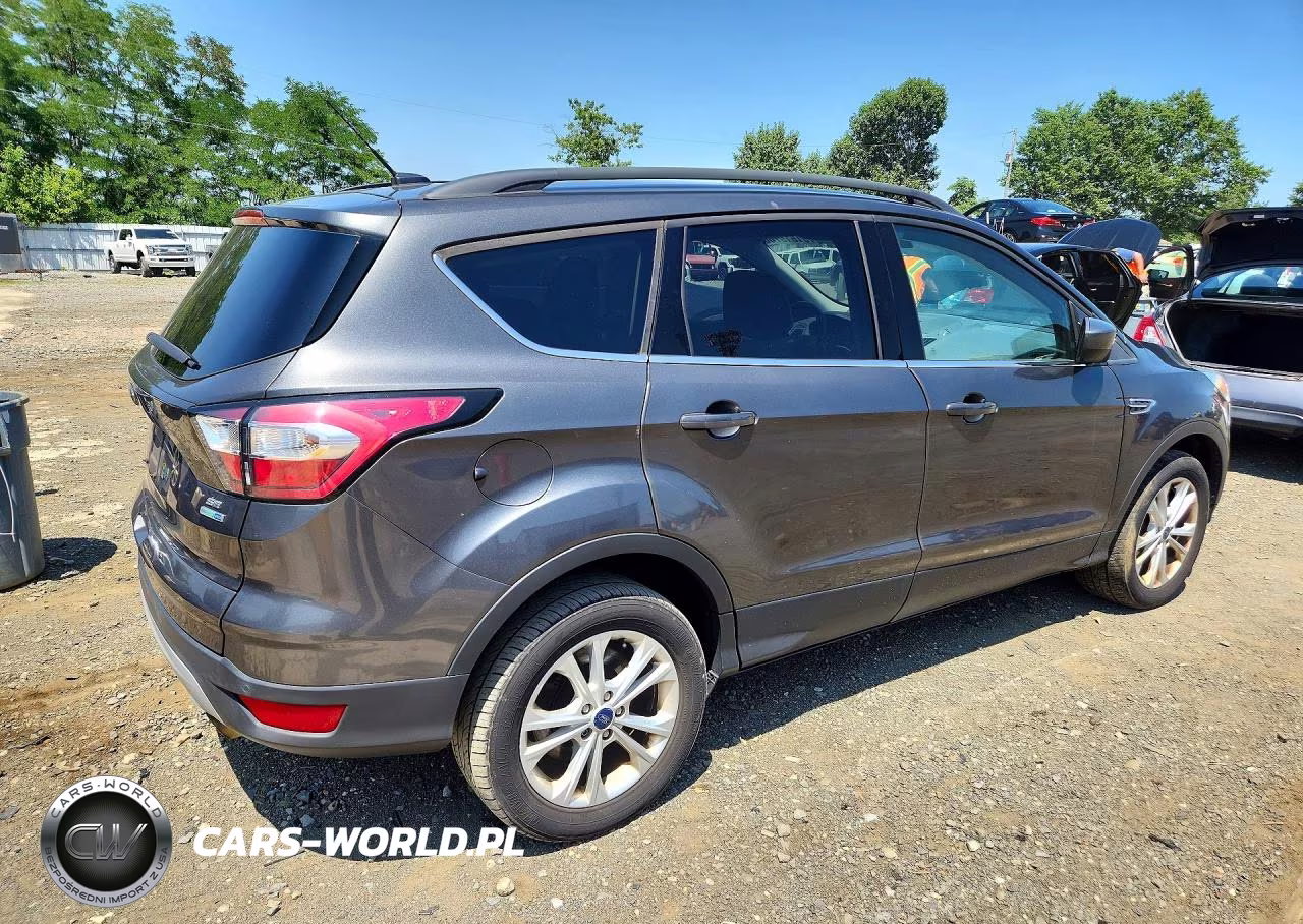 2017 Ford Escape Se VIN:1FMCU9GD5HUD55986 - 3