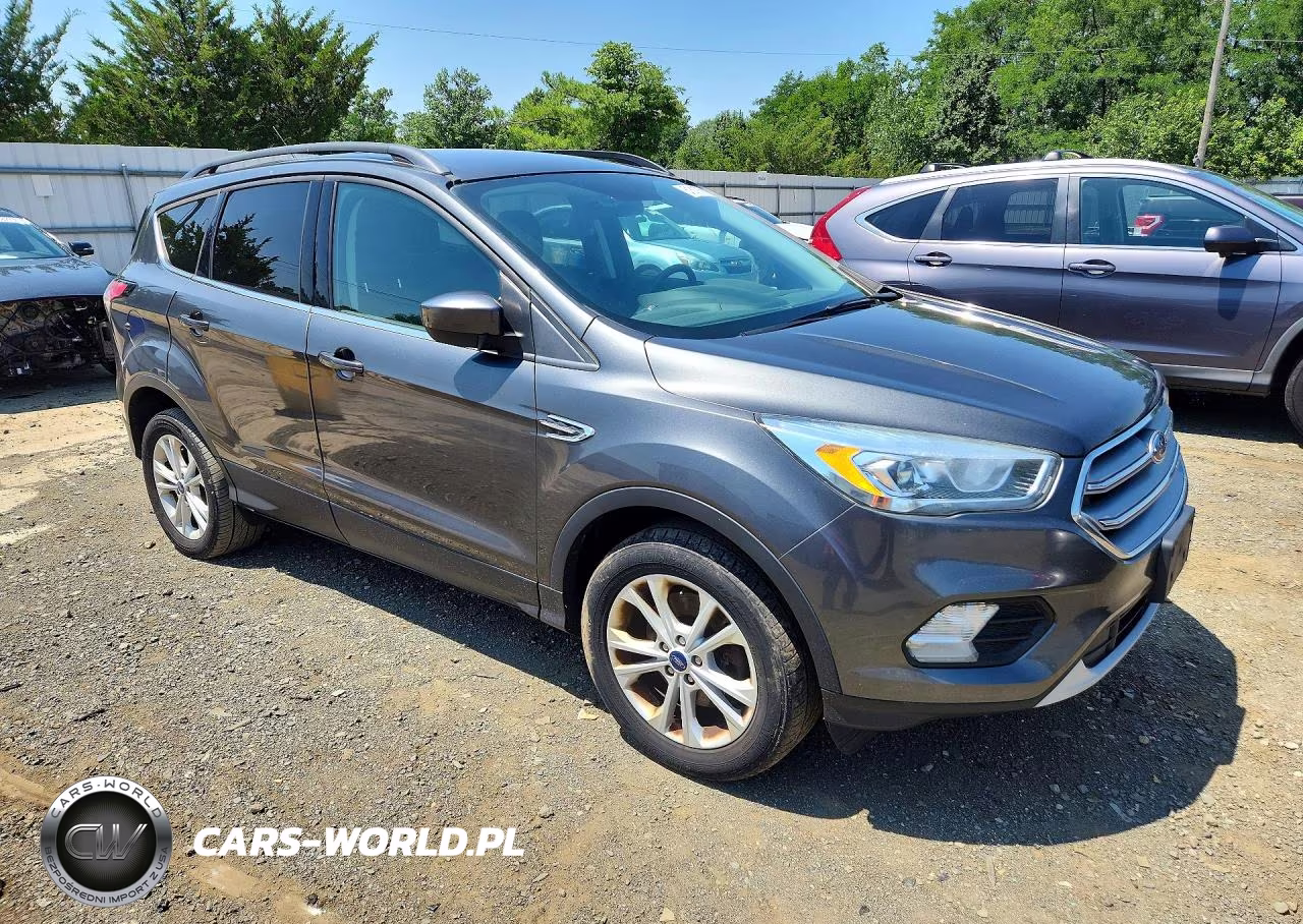 2017 Ford Escape Se VIN:1FMCU9GD5HUD55986 - 4