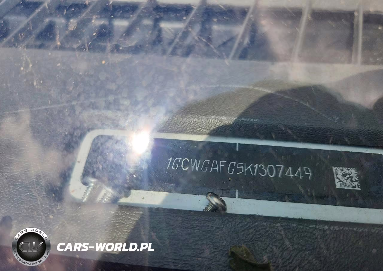 2019 Chevrolet Expres VIN:1GCWGAFG5K1307449 - 13