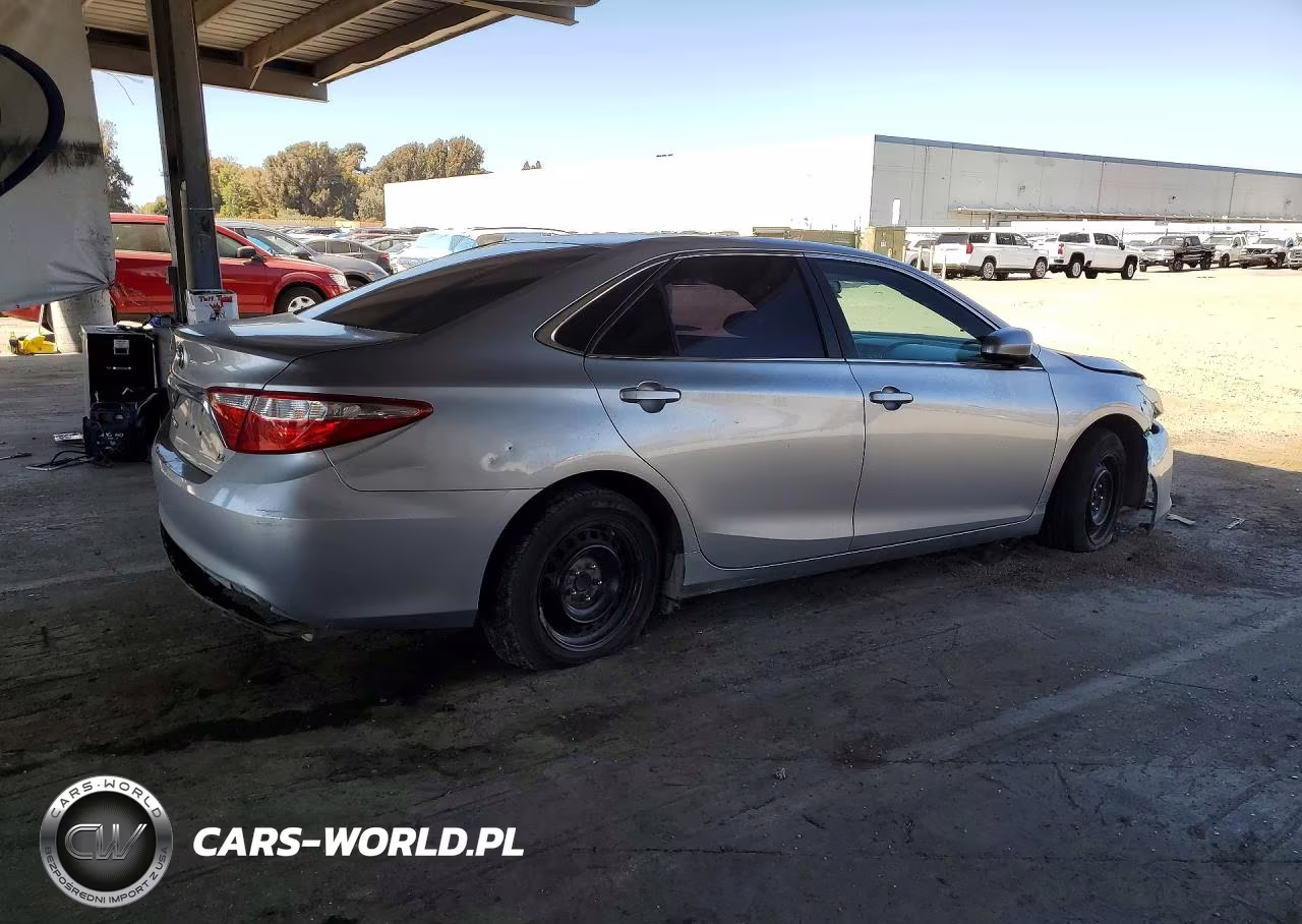 2016 Toyota Camry Le VIN:4T1BF1FKXGU570866 - 3