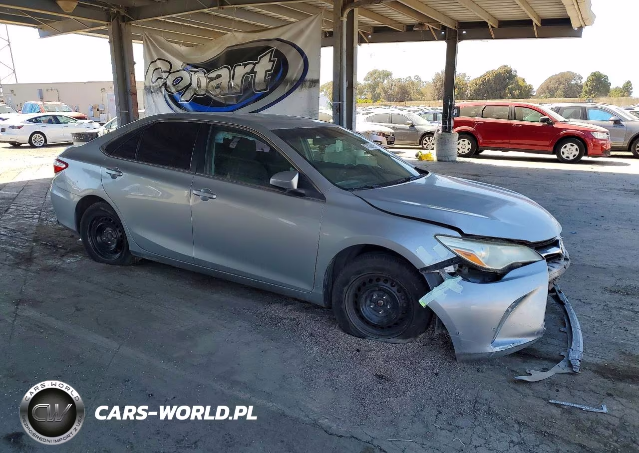 2016 Toyota Camry Le VIN:4T1BF1FKXGU570866 - 4