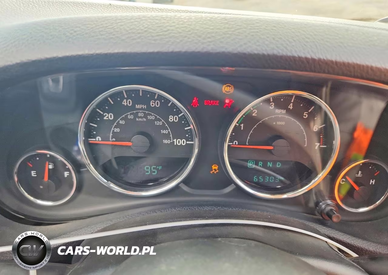 2016 Jeep Wrangler Unlimited Sport VIN:1C4BJWKG9GL140785 - 9