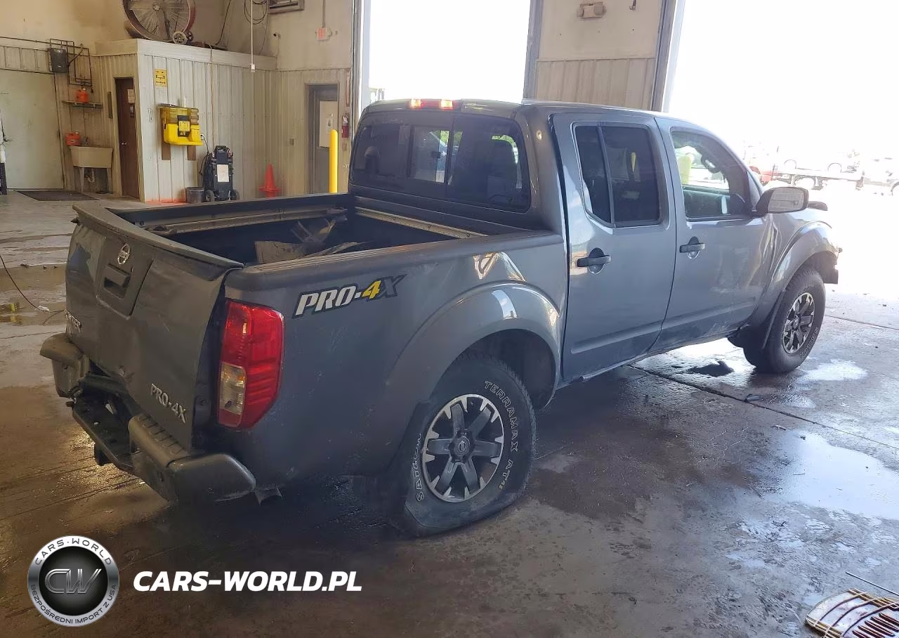2018 Nissan Frontier Pro-4X VIN:1N6AD0EV2JN717935 - 3