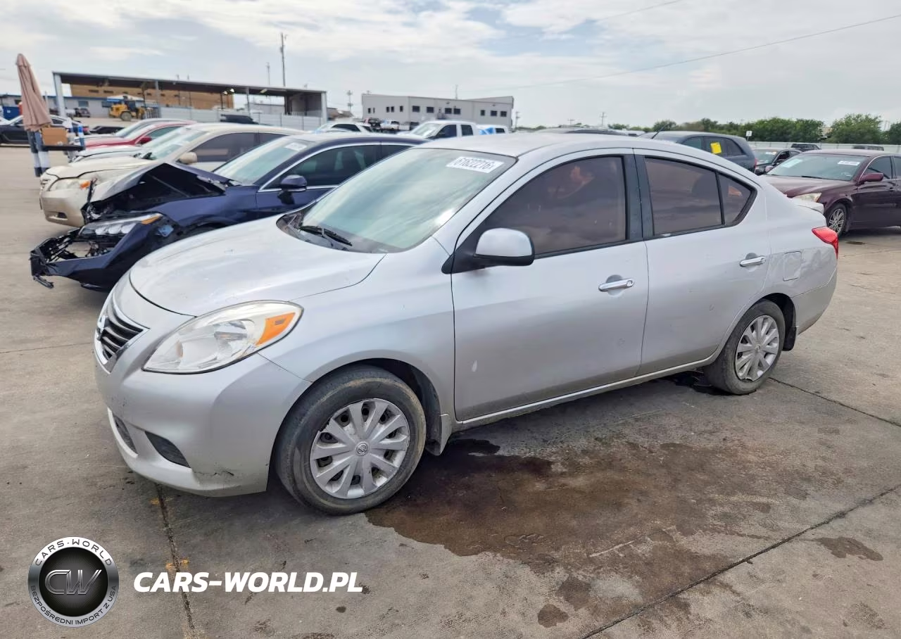 2014 Nissan Versa S – zdjęcie 1 z 12