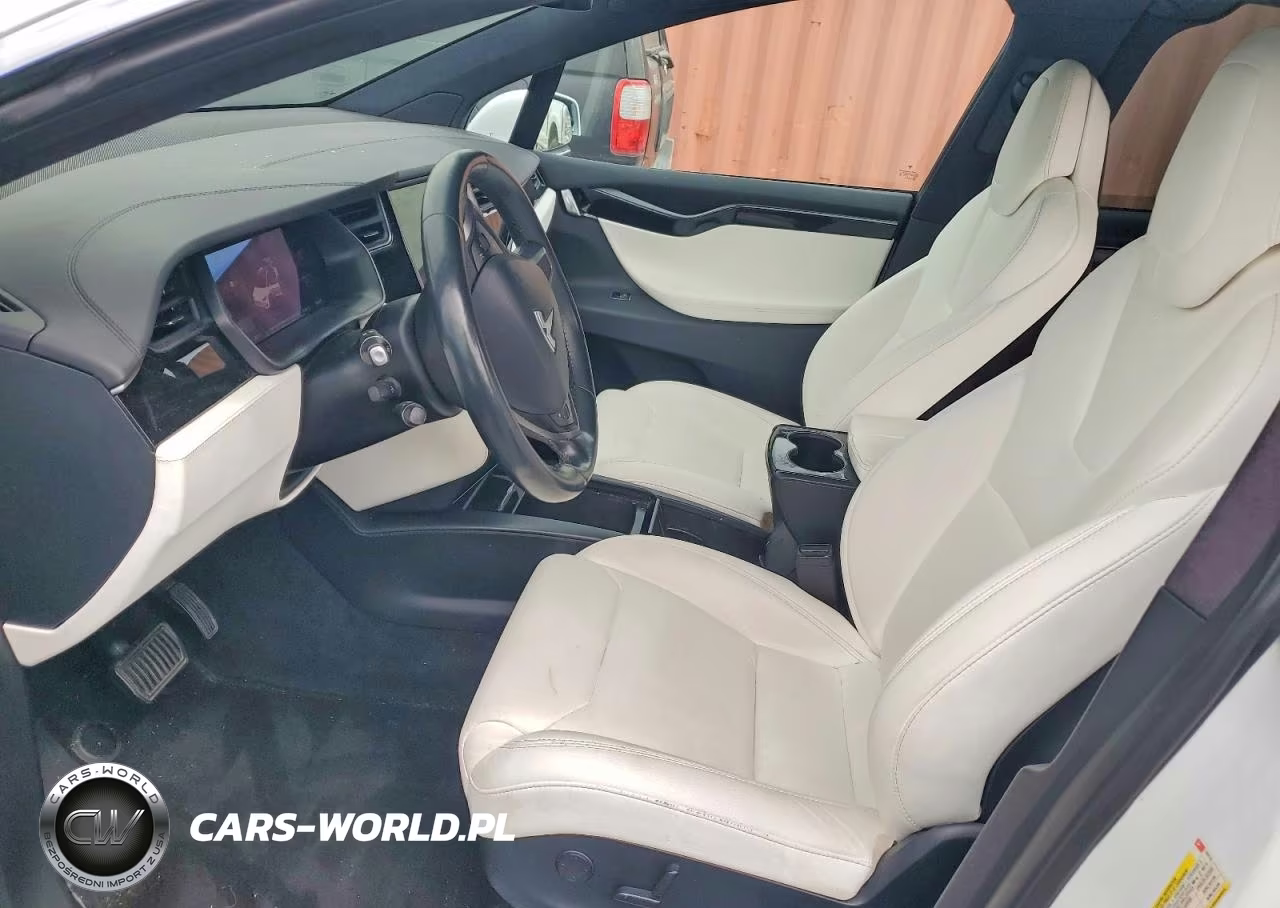 2018 Tesla Model X VIN:5YJXCDE2XJF124173 - 7