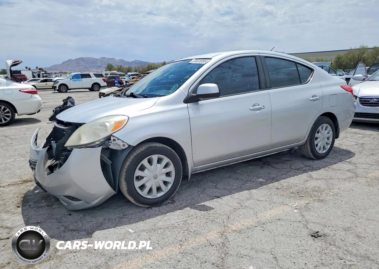 2013 Nissan Versa 1.6 S – zdjęcie 1 z 12