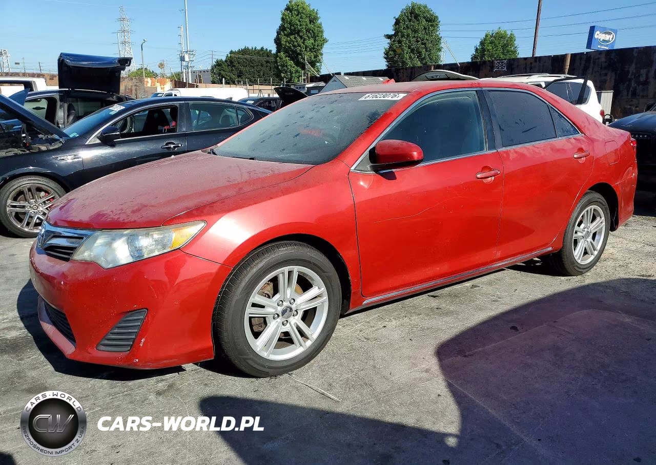 2014 Toyota Camry Le – zdjęcie 1 z 12