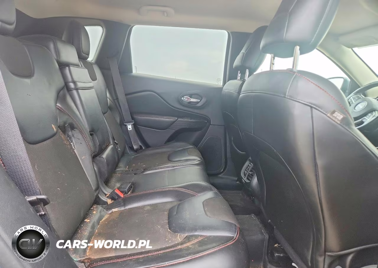 2015 Jeep Cherokee Trailhawk VIN:1C4PJMBSXFW641955 - 10