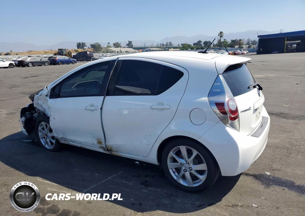 2013 Toyota Prius C Four VIN:JTDKDTB35D1042833 - 2