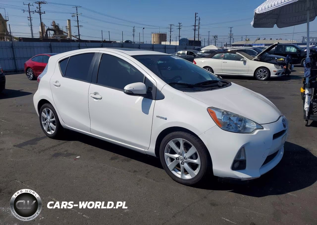 2013 Toyota Prius C Four VIN:JTDKDTB35D1042833 - 4
