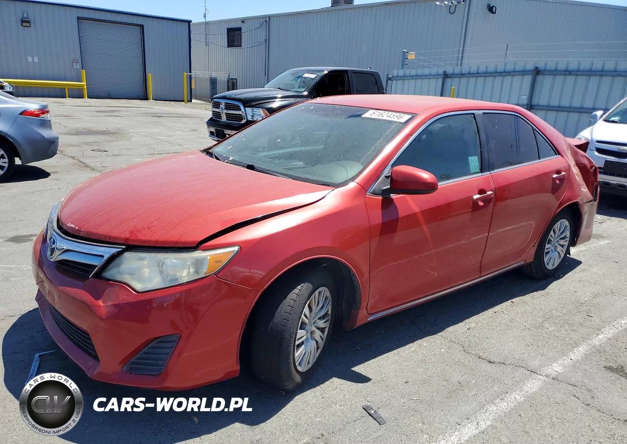 2013 Toyota Camry Le – zdjęcie 1 z 12