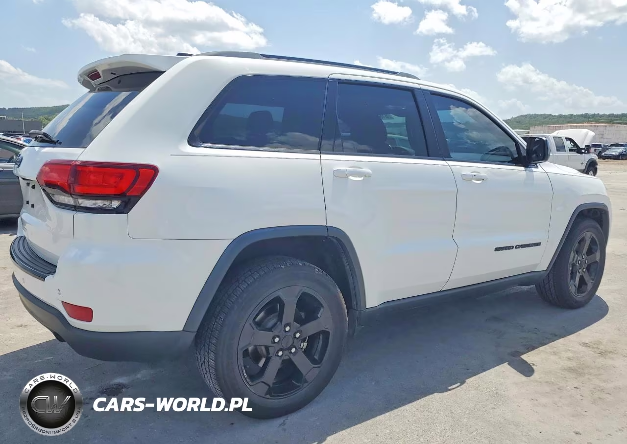 2018 Jeep Grand Cherokee Laredo VIN:1C4RJFAG7JC375810 - 3
