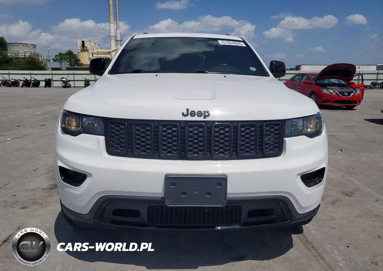 2018 Jeep Grand Cherokee Laredo VIN:1C4RJFAG7JC375810 - 5
