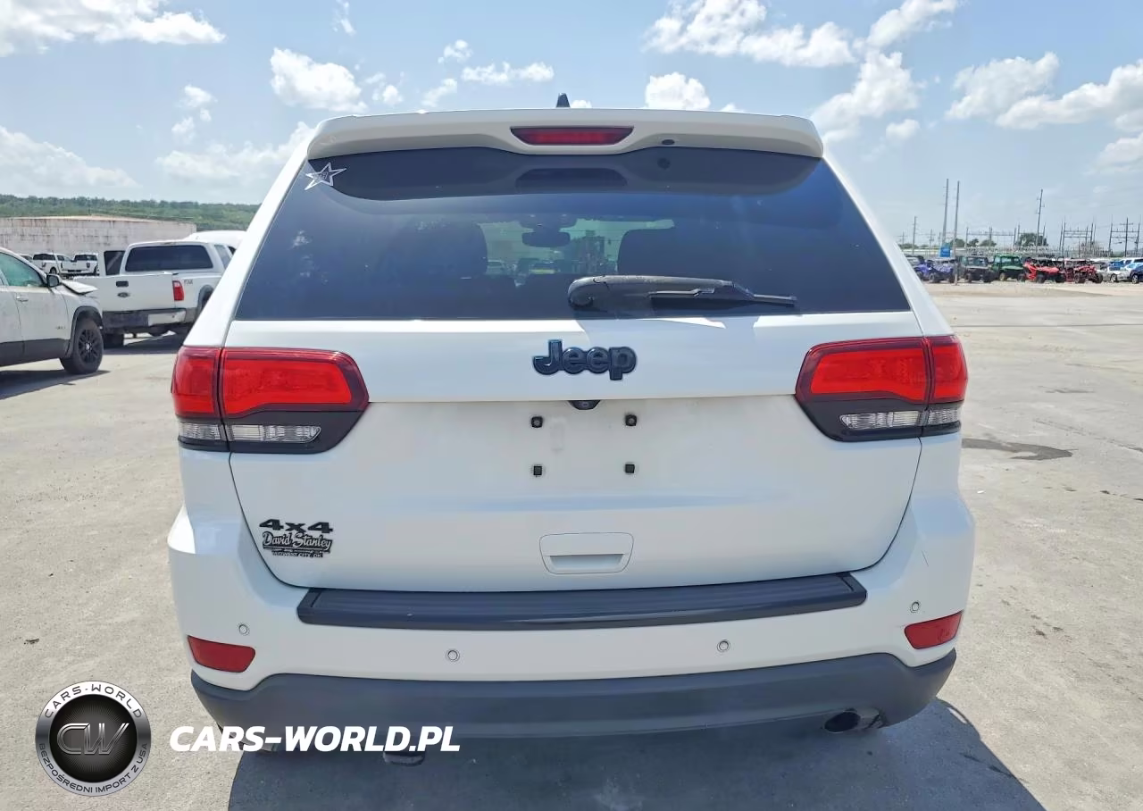 2018 Jeep Grand Cherokee Laredo VIN:1C4RJFAG7JC375810 - 6