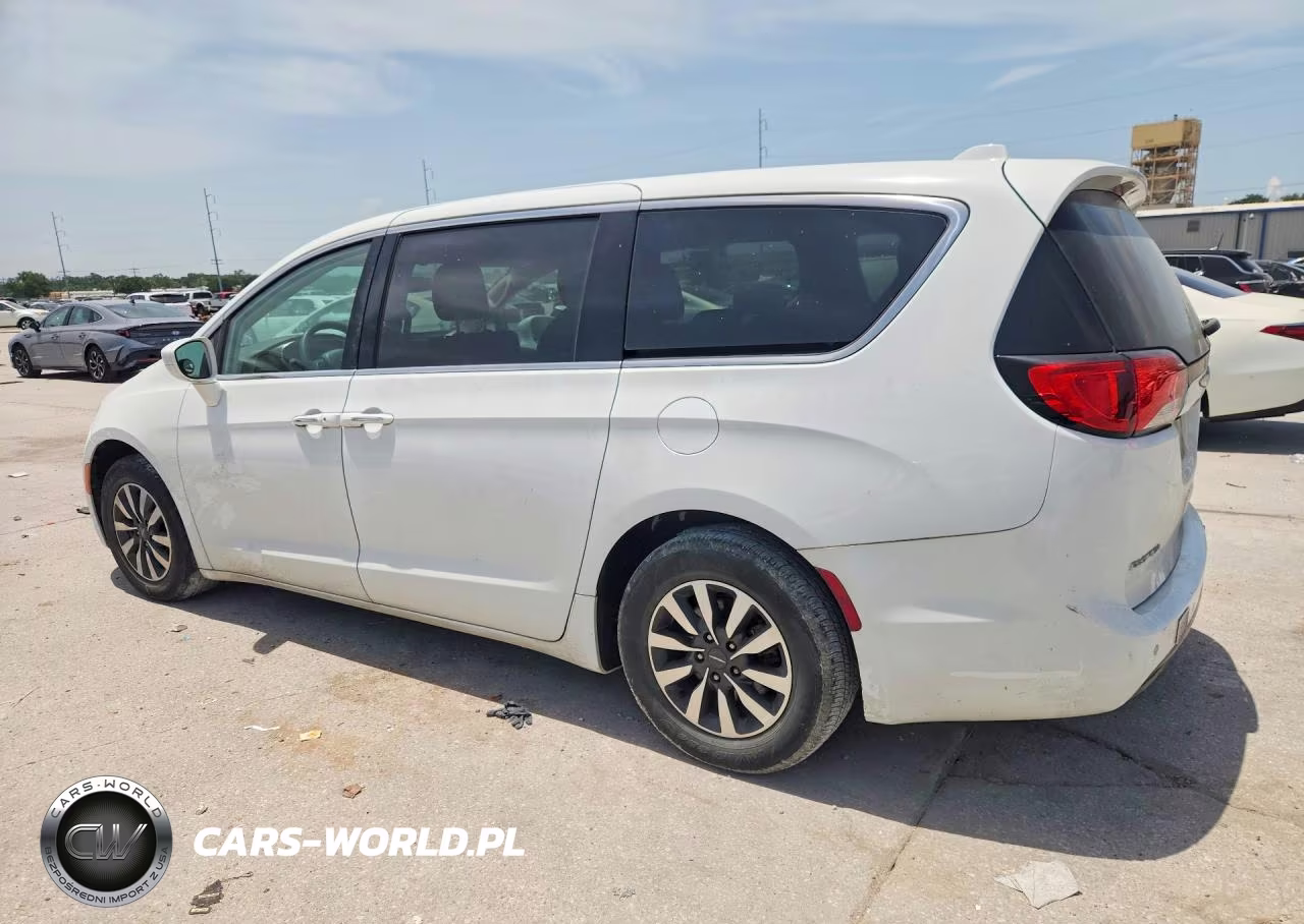 2018 Chrysler Pacifica Touring Plus VIN:2C4RC1FG0JR125550 - 2