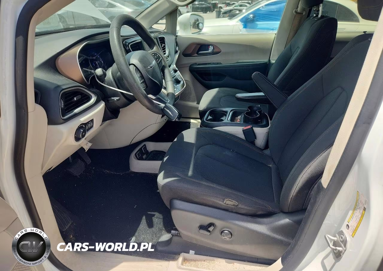 2018 Chrysler Pacifica Touring Plus VIN:2C4RC1FG0JR125550 - 7