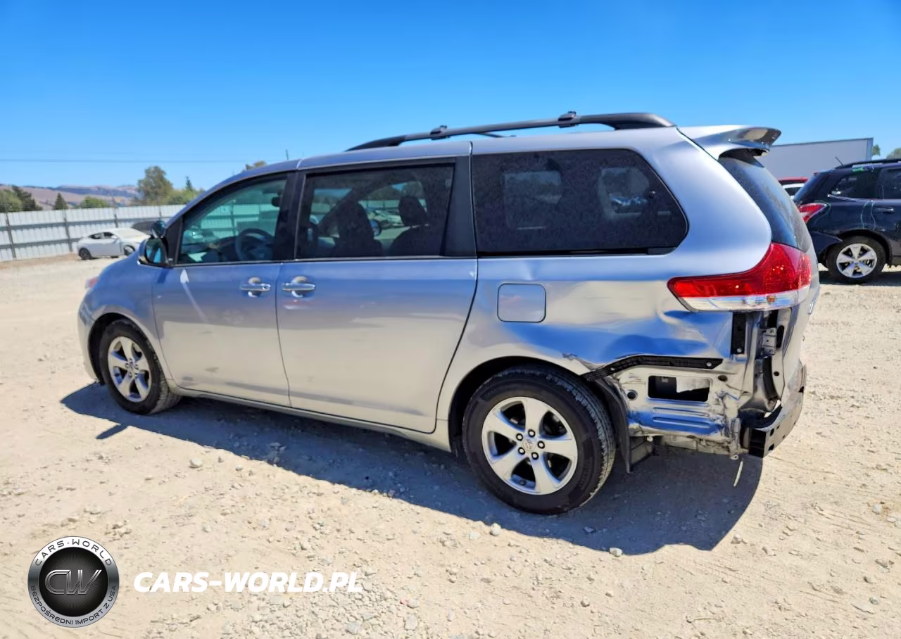2012 Toyota Sienna Le VIN:5TDKK3DC1CS204770 - 2