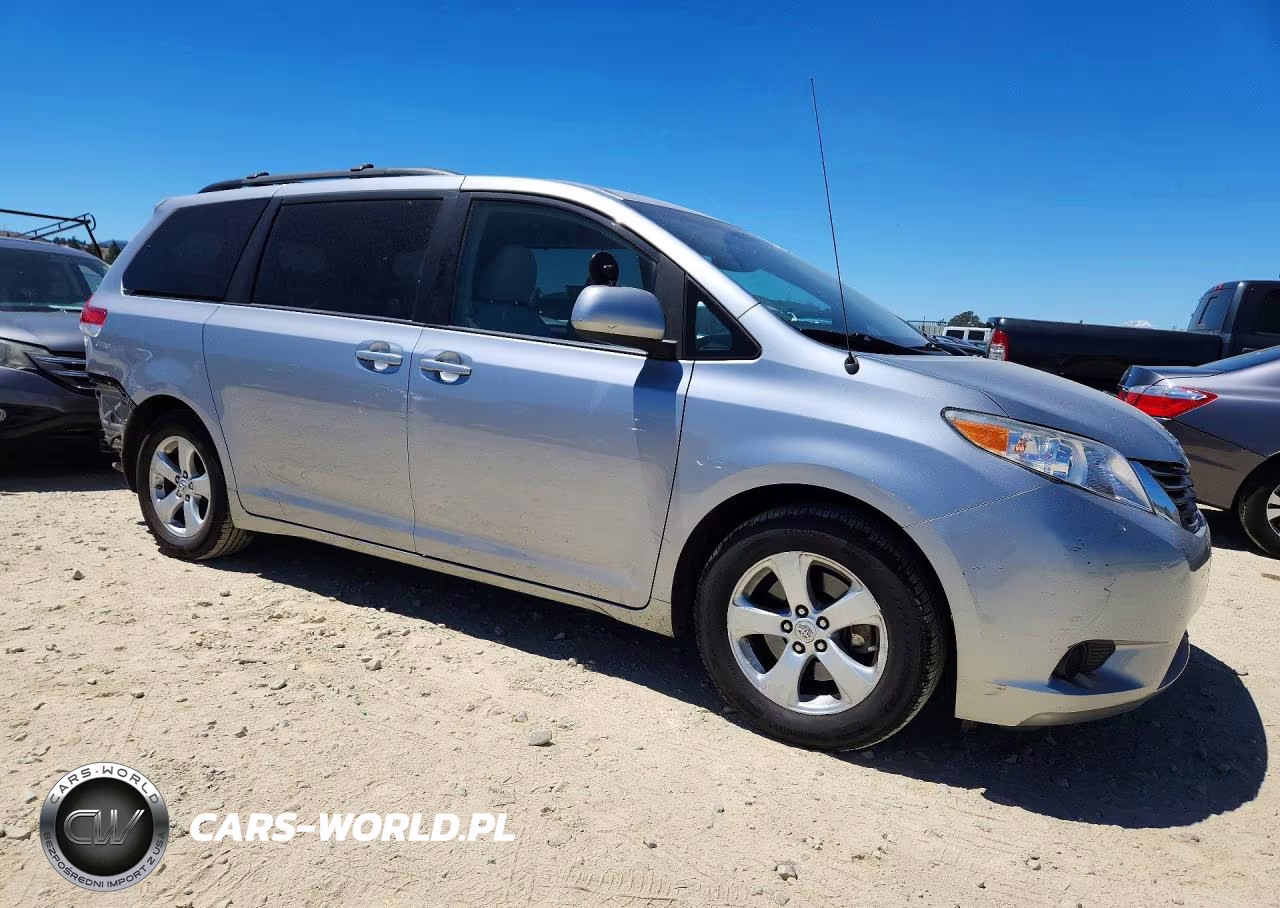 2012 Toyota Sienna Le VIN:5TDKK3DC1CS204770 - 4