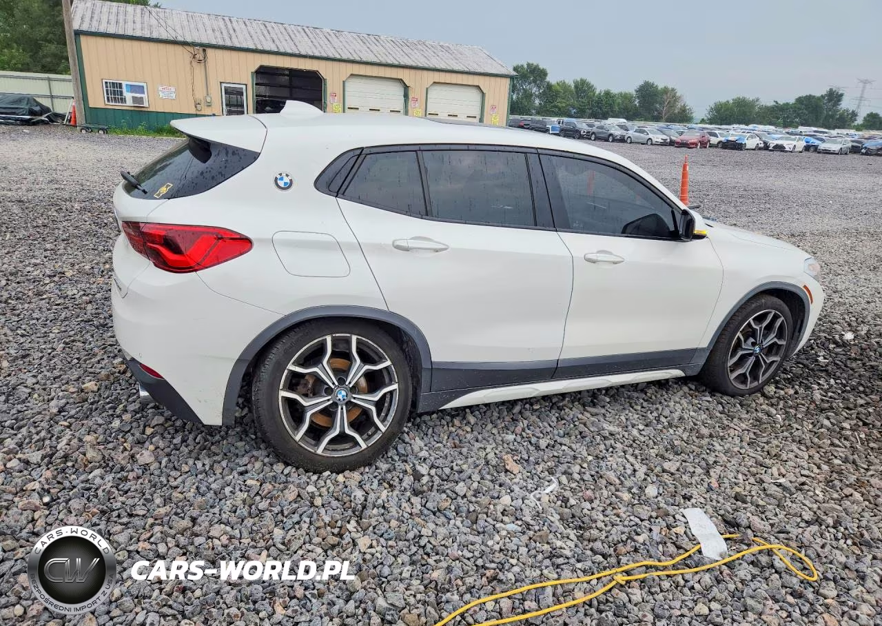 2018 BMW X2 xDrive28I VIN:WBXYJ5C3XJEF74604 - 3