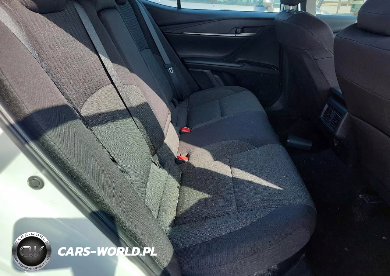 2026 Toyota Camry Le VIN:4T1DAACK3TU662486 - 10