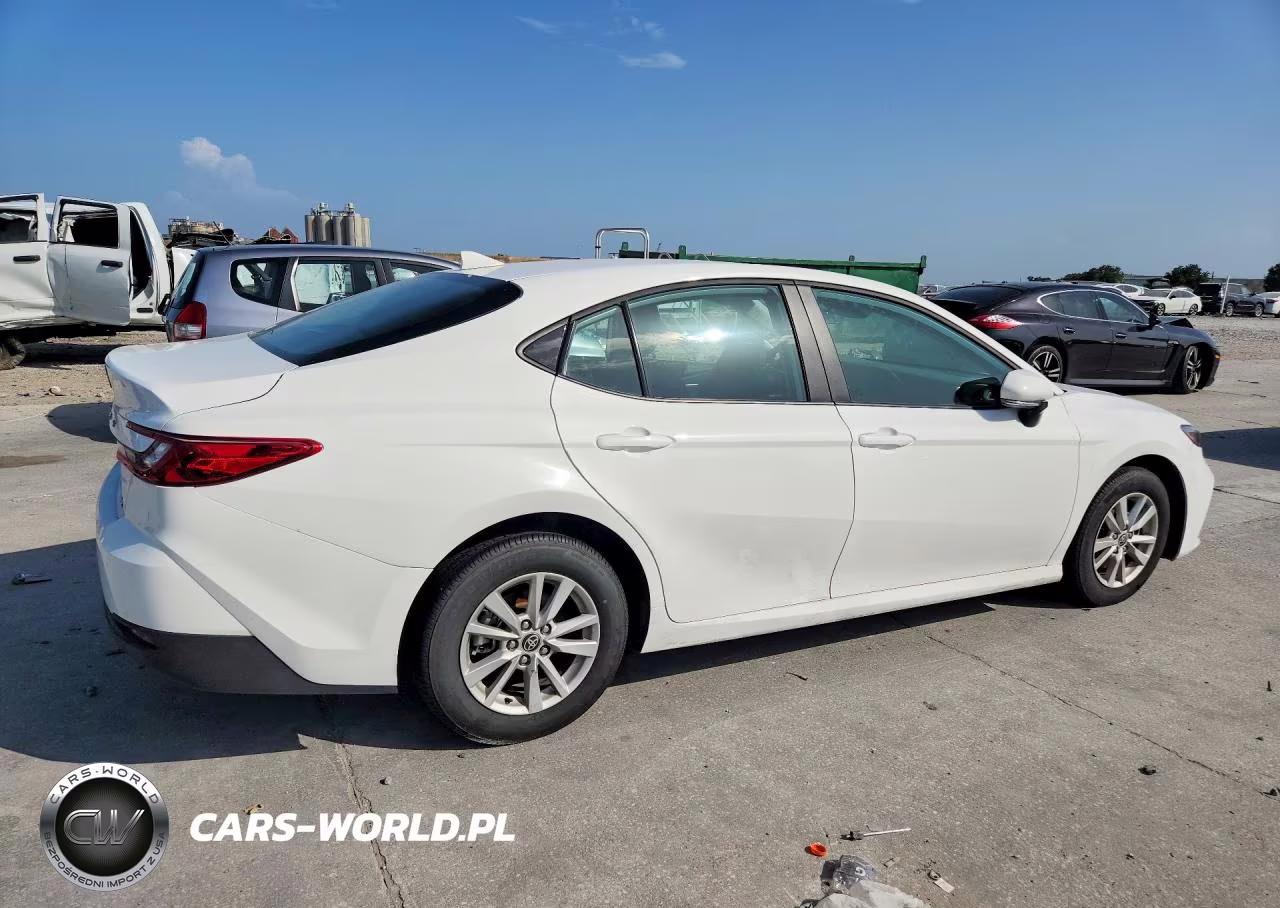 2026 Toyota Camry Le VIN:4T1DAACK3TU662486 - 3