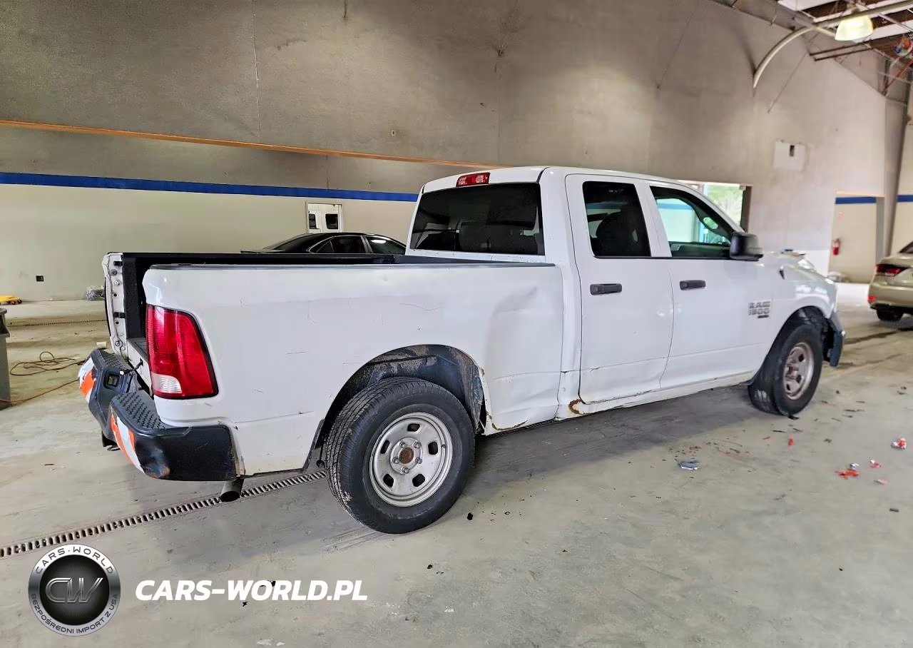 2019 Ram 1500 Classic Tradesman VIN:1C6RR6FG0KS603744 - 3