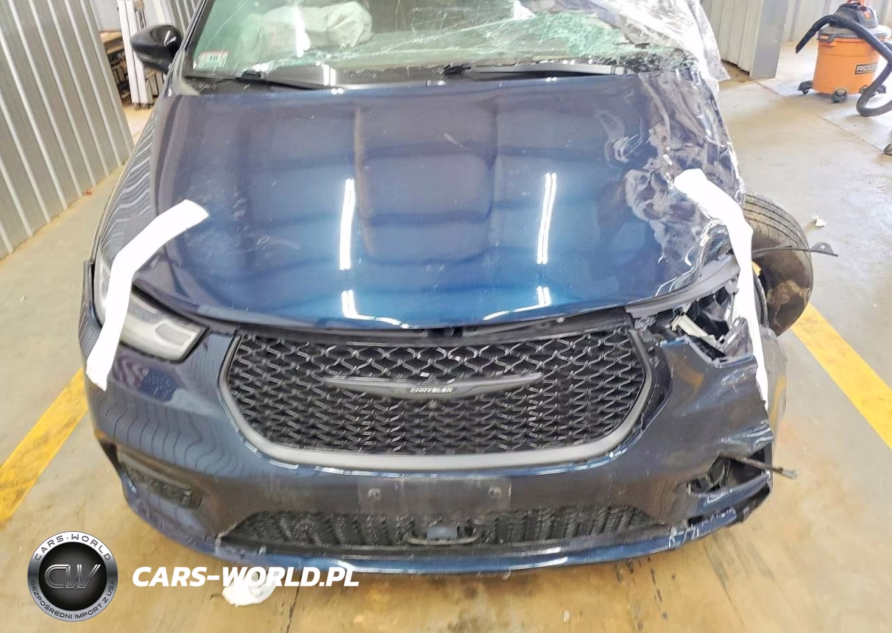 2024 Chrysler Pacifica Hybrid Select VIN:2C4RC1S75RR102735 - 11