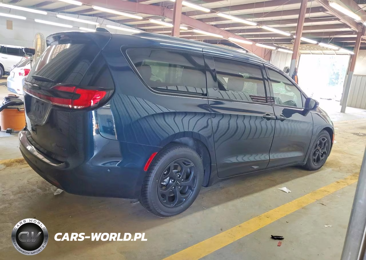 2024 Chrysler Pacifica Hybrid Select VIN:2C4RC1S75RR102735 - 3