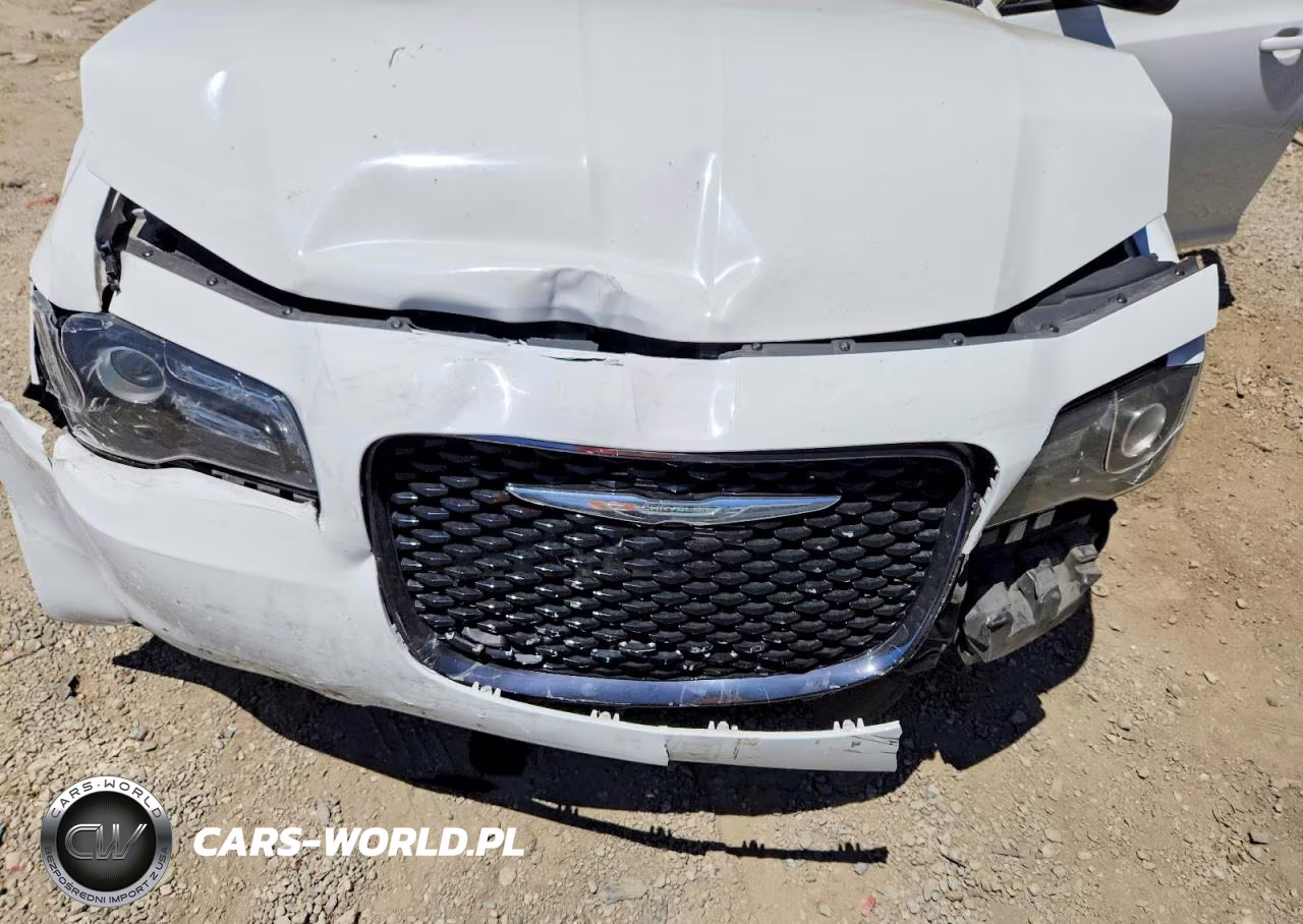 2018 Chrysler 300 Touring VIN:2C3CCAAG4JH191512 - 11
