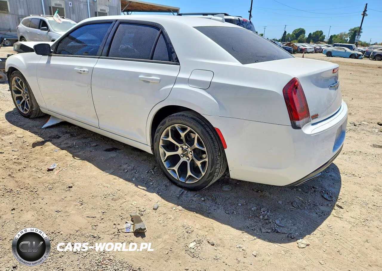 2018 Chrysler 300 Touring VIN:2C3CCAAG4JH191512 - 2