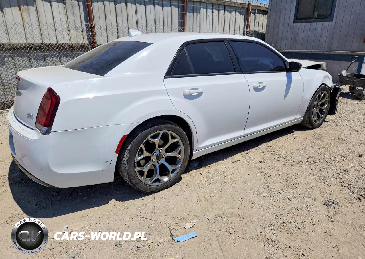 2018 Chrysler 300 Touring VIN:2C3CCAAG4JH191512 - 3