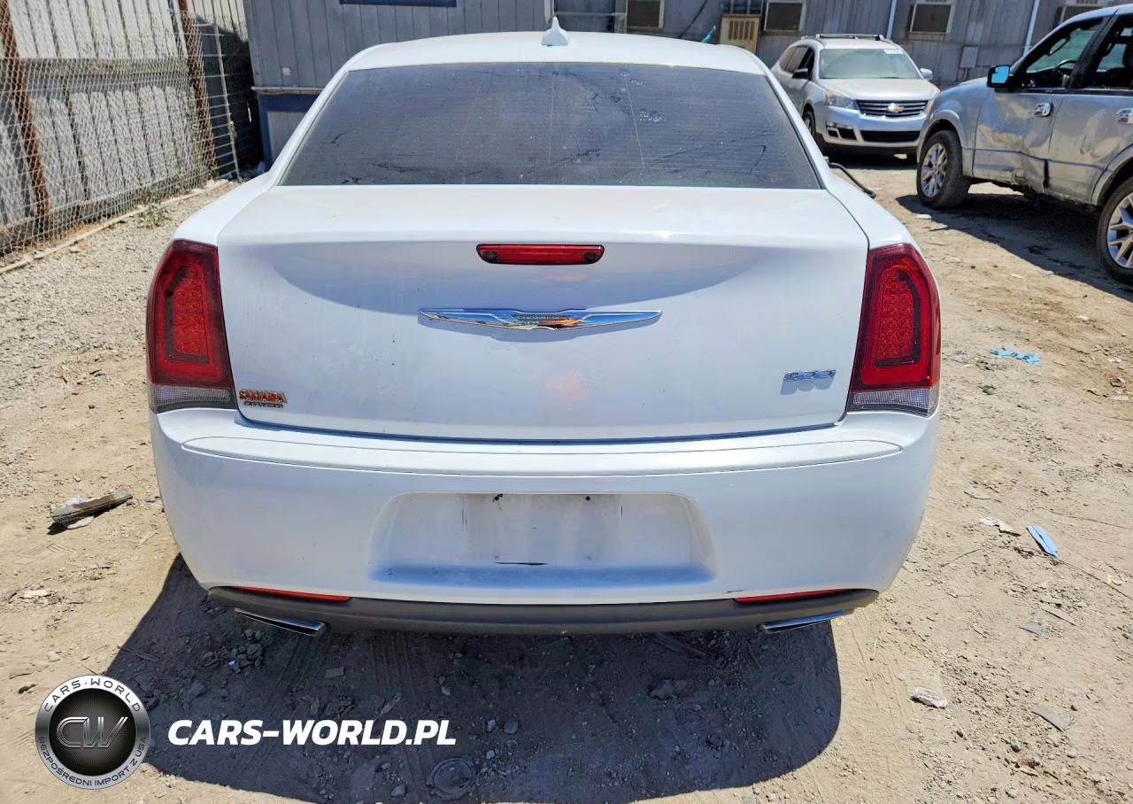 2018 Chrysler 300 Touring VIN:2C3CCAAG4JH191512 - 6