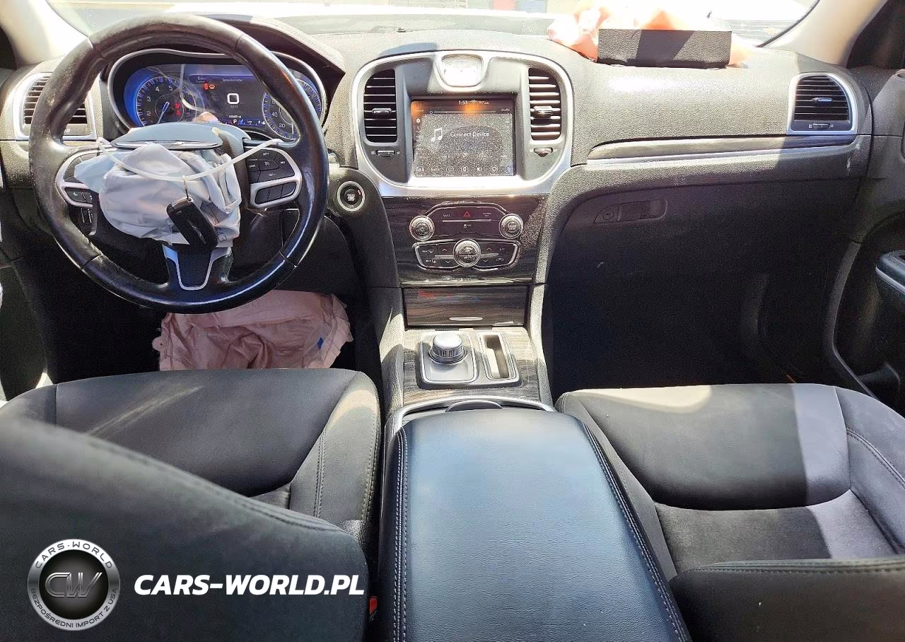 2018 Chrysler 300 Touring VIN:2C3CCAAG4JH191512 - 8