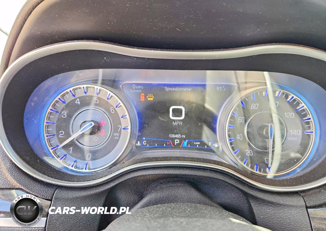 2018 Chrysler 300 Touring VIN:2C3CCAAG4JH191512 - 9