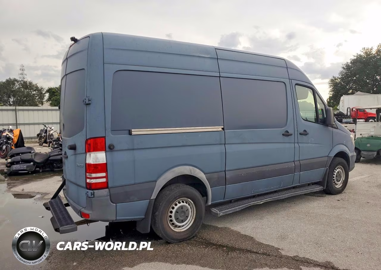 2018 Mercedes-Benz Sprinter 2500 VIN:WD3PE7CD9JP625815 - 3