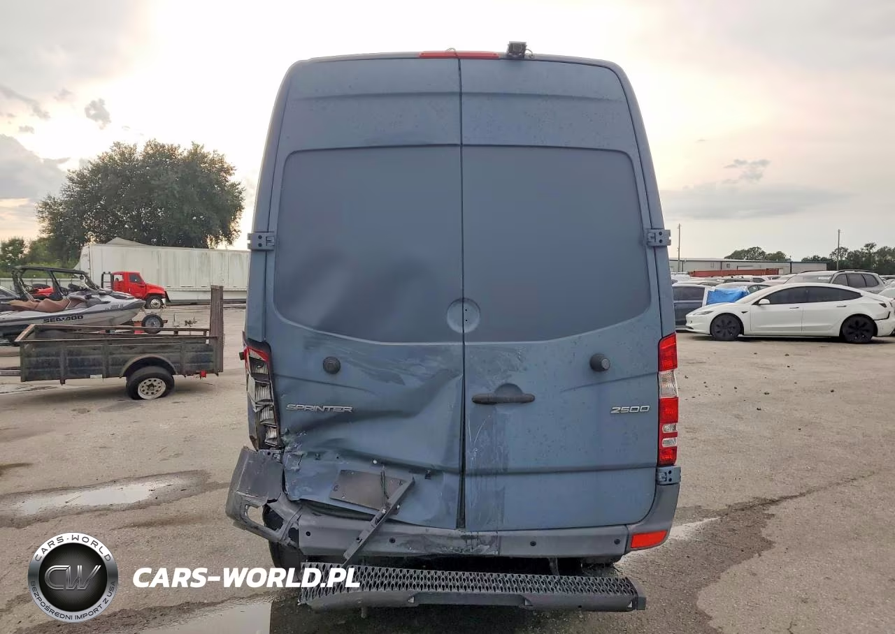 2018 Mercedes-Benz Sprinter 2500 VIN:WD3PE7CD9JP625815 - 6