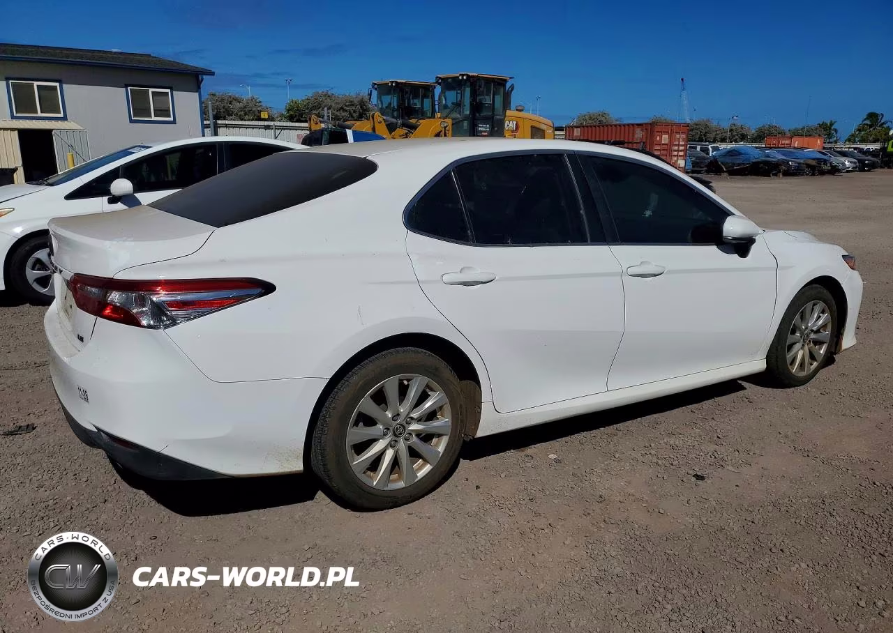2018 Toyota Camry L VIN:4T1B11HK8JU028670 - 3