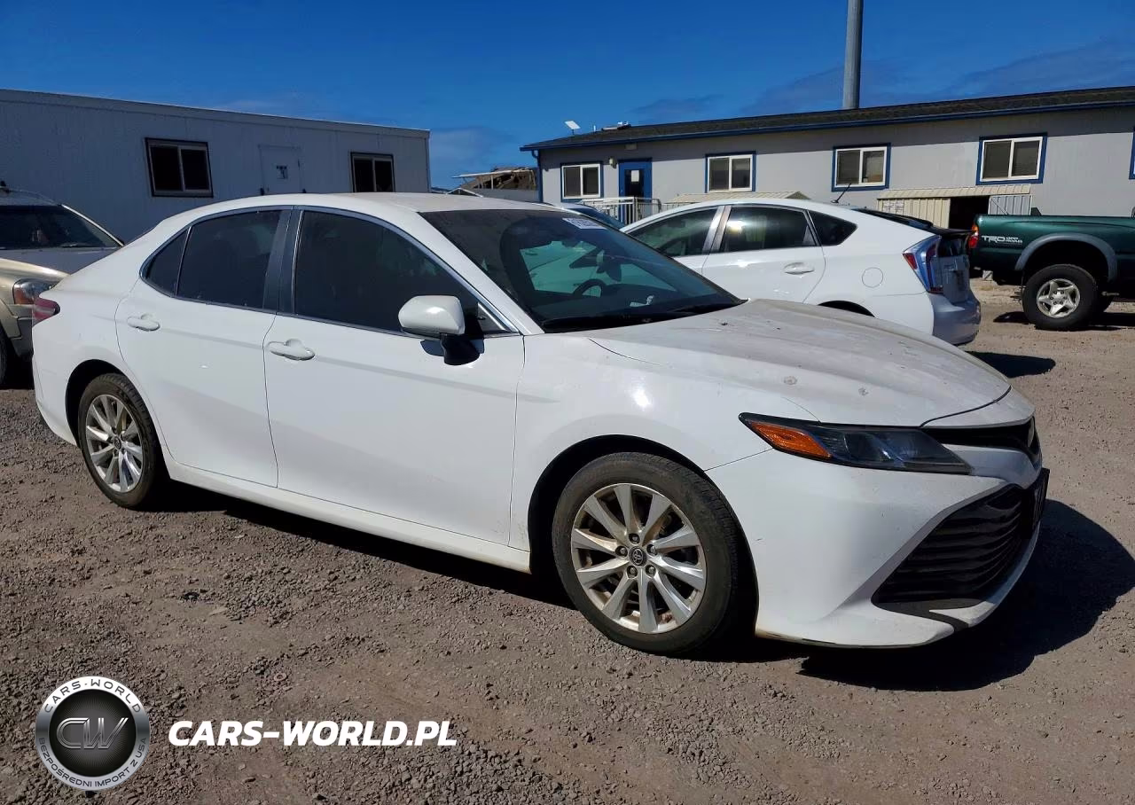 2018 Toyota Camry L VIN:4T1B11HK8JU028670 - 4