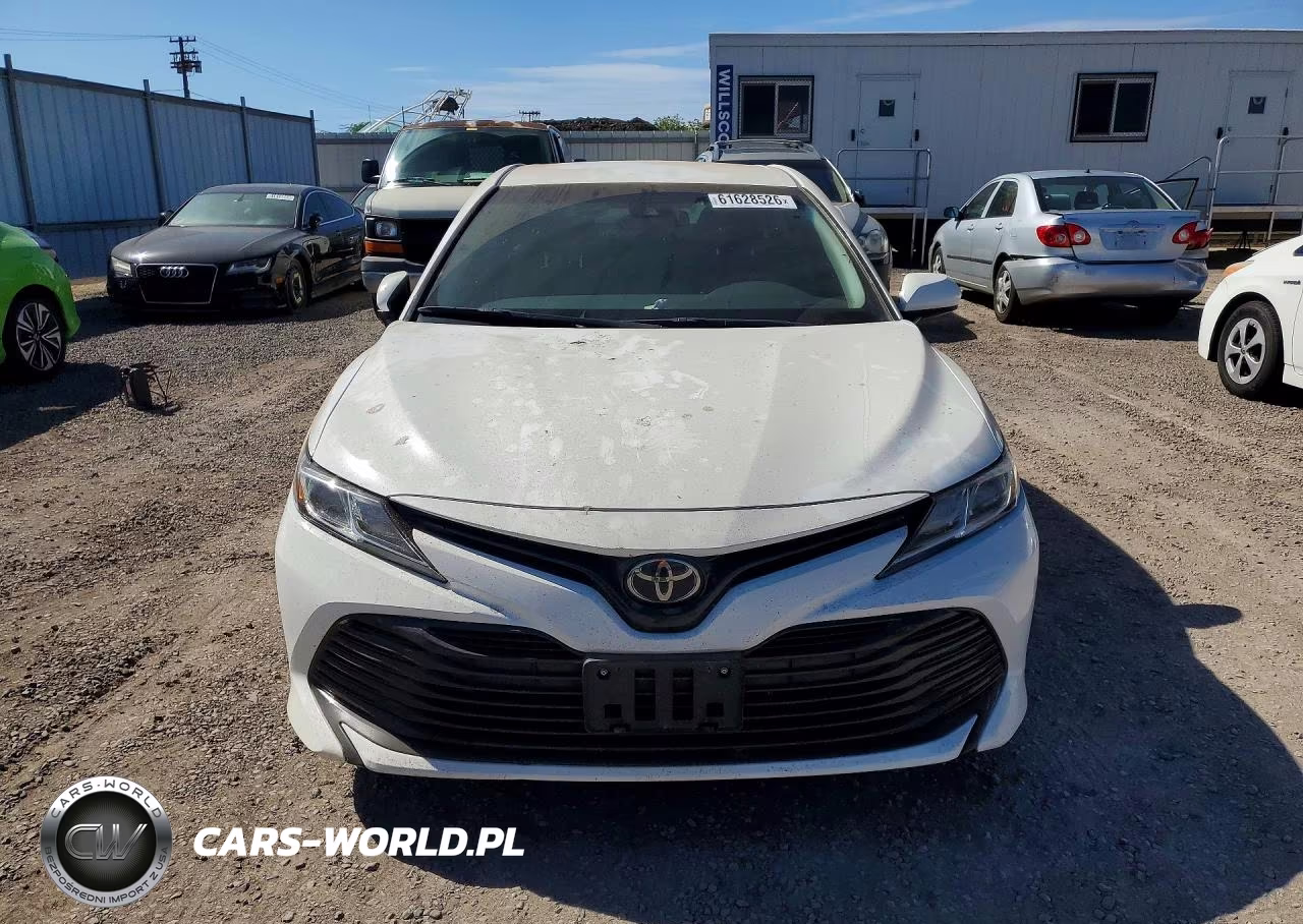 2018 Toyota Camry L VIN:4T1B11HK8JU028670 - 5