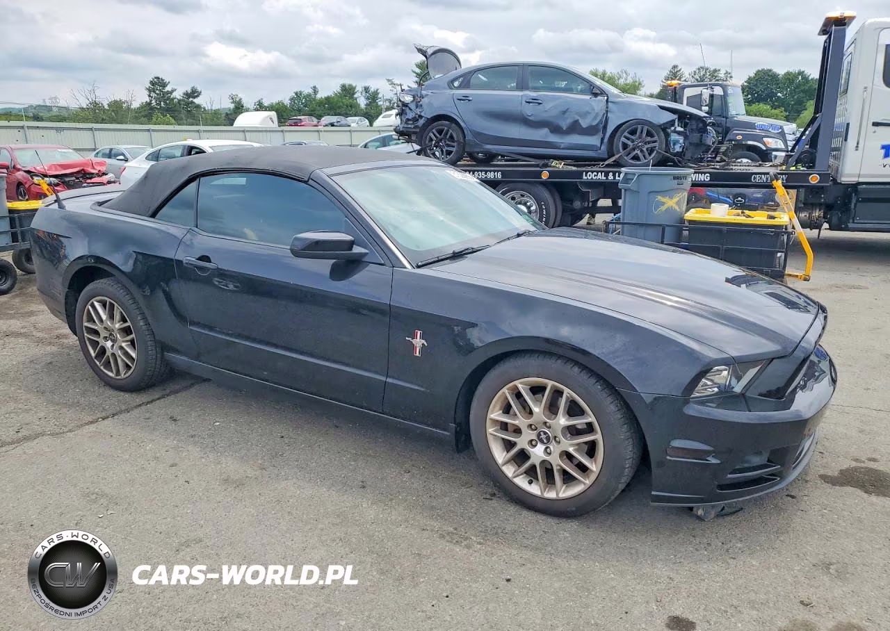 2013 Ford Mustang VIN:1ZVBP8EM3D5225713 - 4