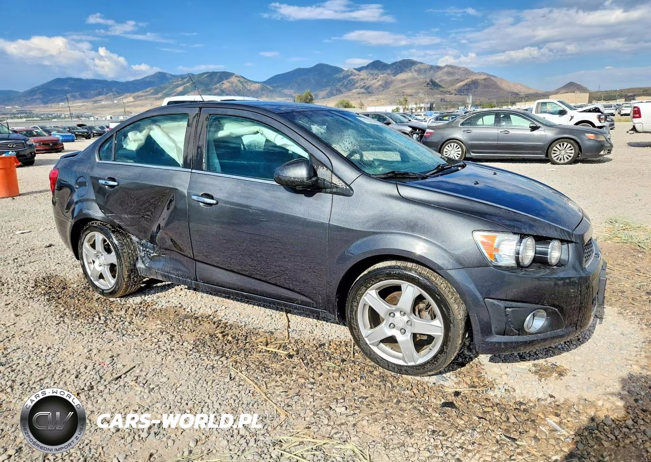 2016 Chevrolet Sonic Ltz VIN:1G1JE5SB8G4140245 - 4