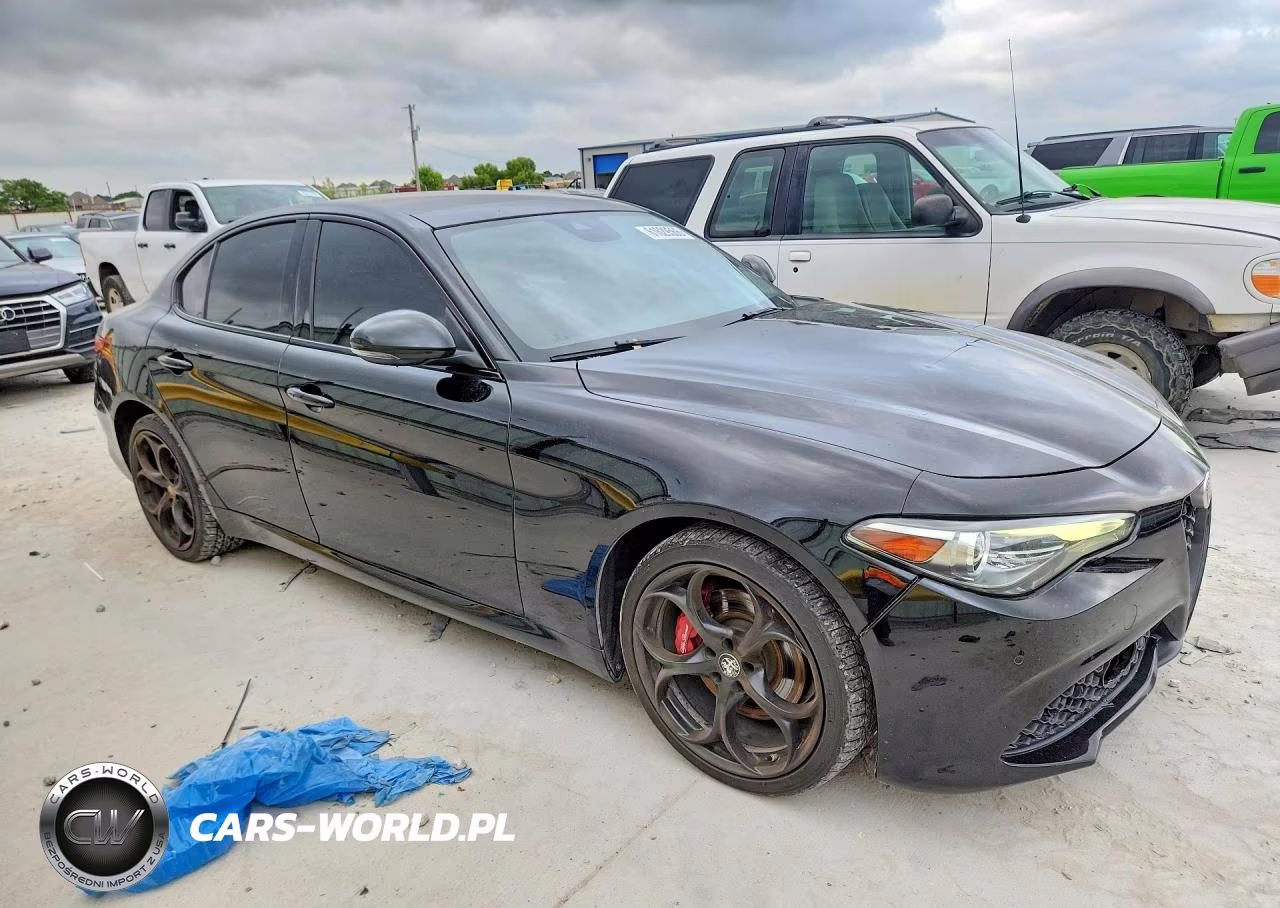 2019 Alfa Romeo Giulia Ti VIN:ZARFANBN9K7606667 - 4