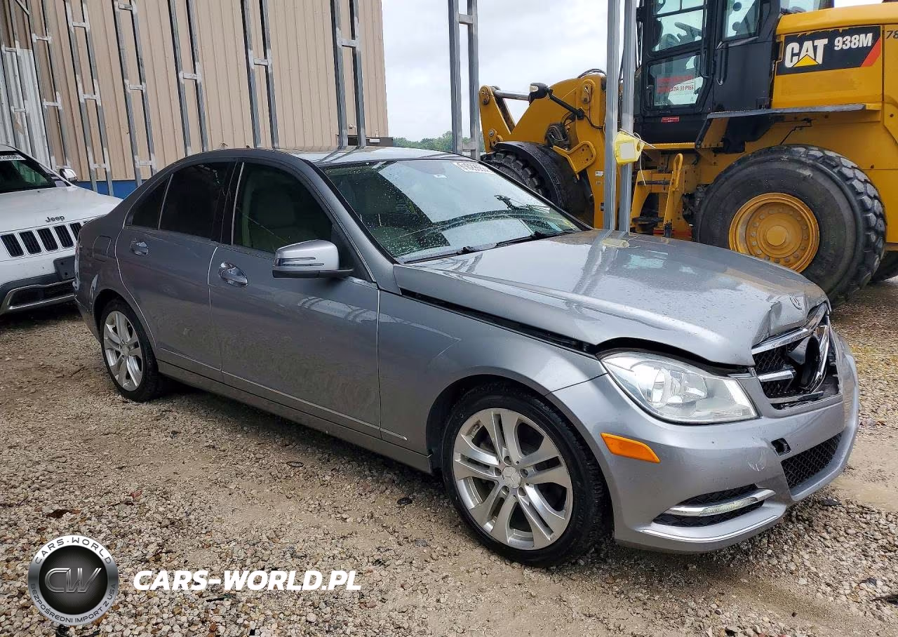 2012 Mercedes-Benz C 300 4Matic VIN:WDDGF8BB3CF917466 - 4