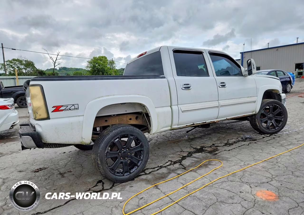 2007 Chevrolet Silverado K1500 Classic Crew Cab VIN:2GCEK13Z071167375 - 3